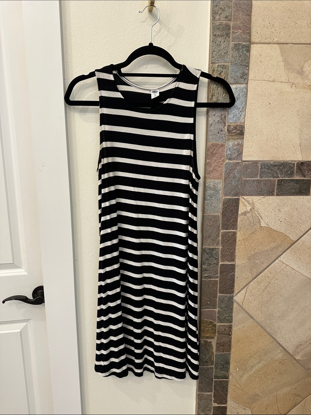 Sleeveless Black & White Striped dress. Old navy size XS